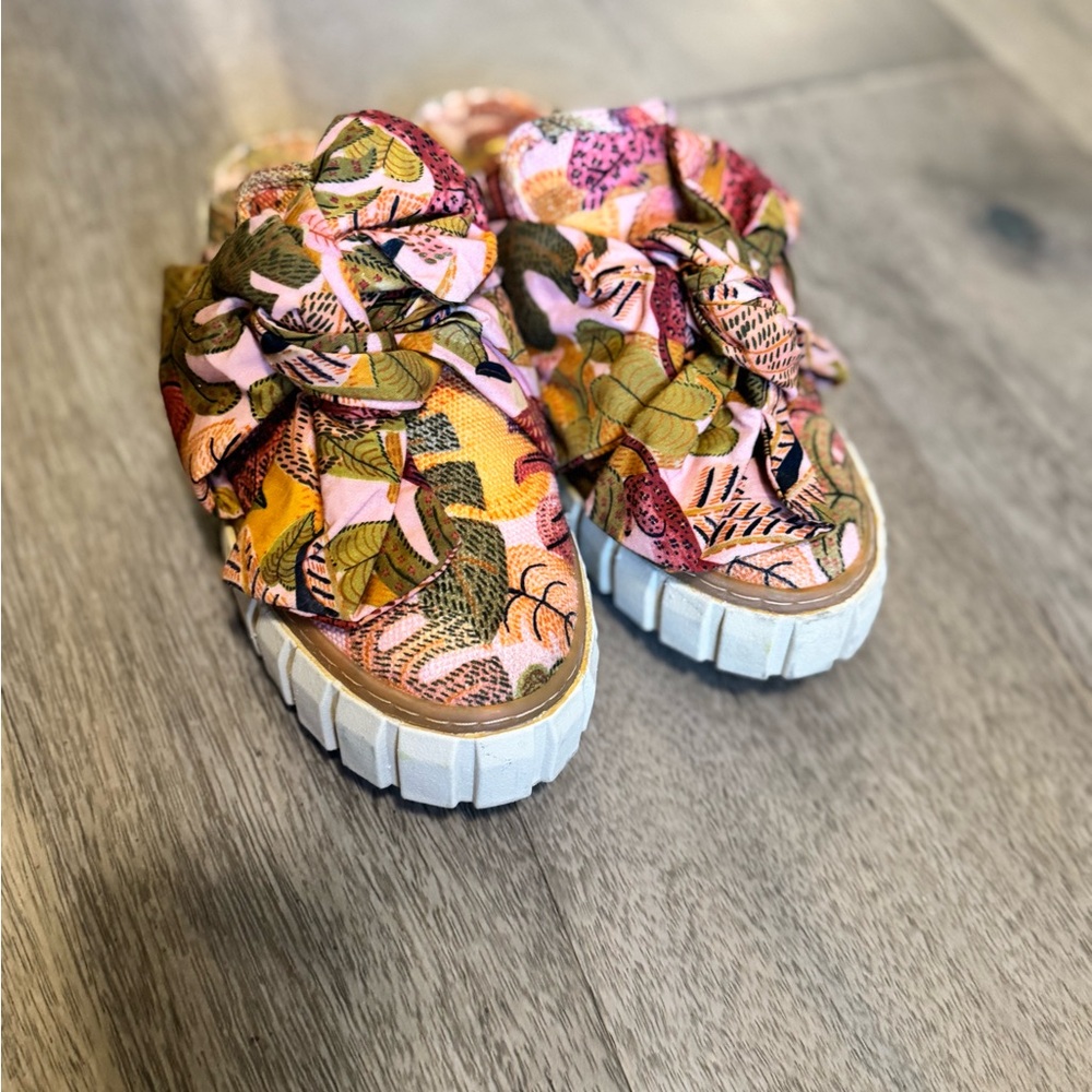Farm Rio Summer Dream Mule Sneaker: floral print with bow accent size 7.5/38